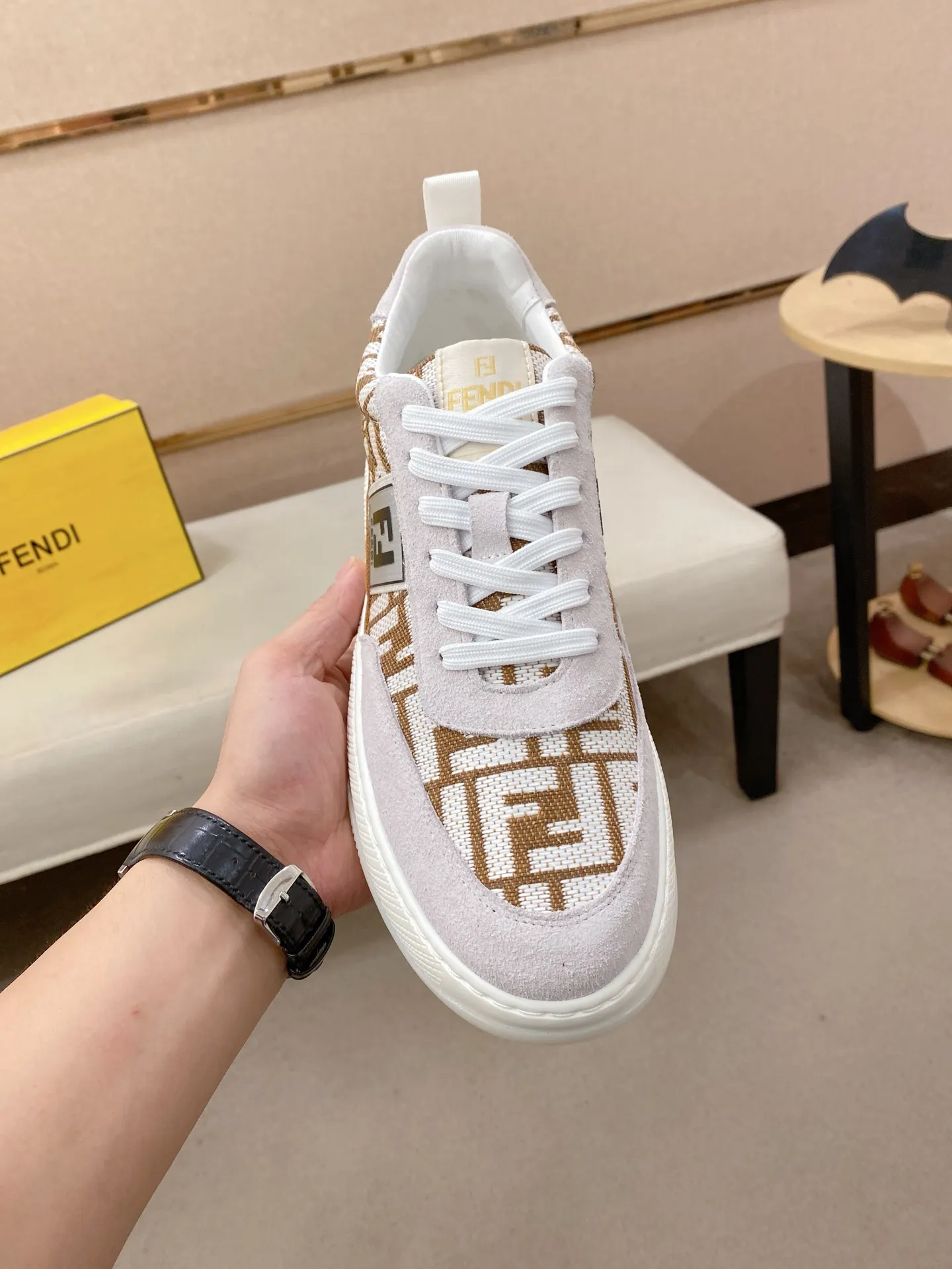 Men's shoes 💰 440💰 (fendi) New style 👊🏻 upper 🇮🇹 imported cowhide fabric 🇩🇪 lining imported sheepskin lining. The original outsole is molded to highlight the identity of every man, and the upper foot is elegant and stable🚶🏻🚶🏻The high-end custom counters reproduce the original version📯No matter the wind or rain, the shoe last remains unchanged and can withstand the verification of time🔍️,🔵 Size: 38-44
